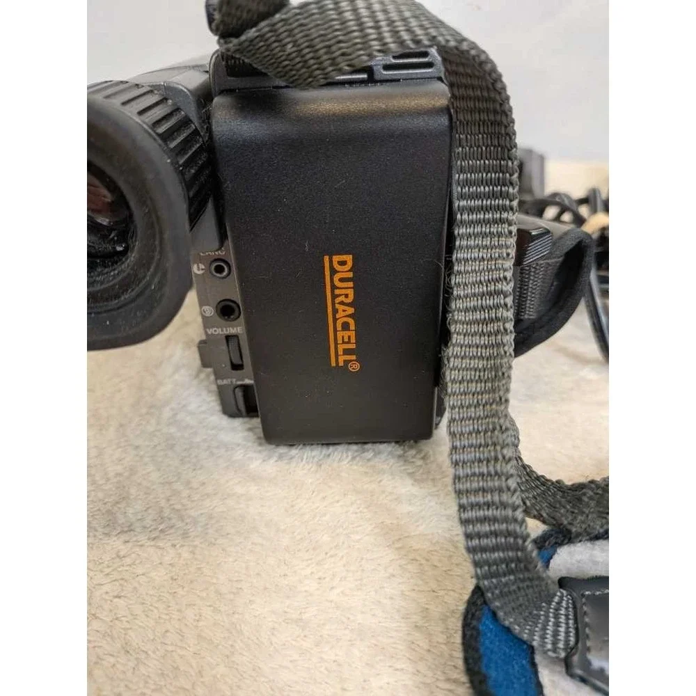 Sony Handycam CCD-TRV22 Video 8 Camcorder 26x Zoom SteadyShot w AC Adapter